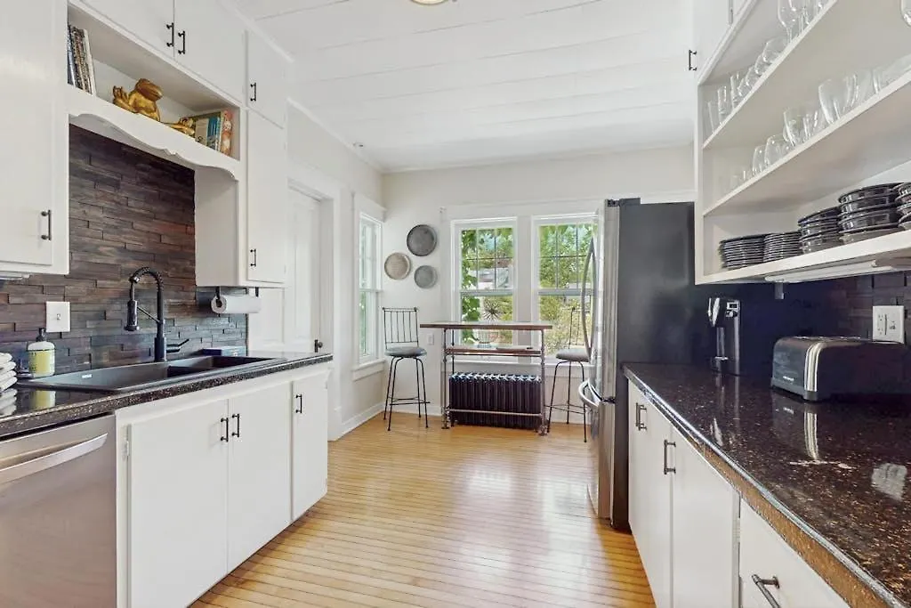 Ivy Manor-1