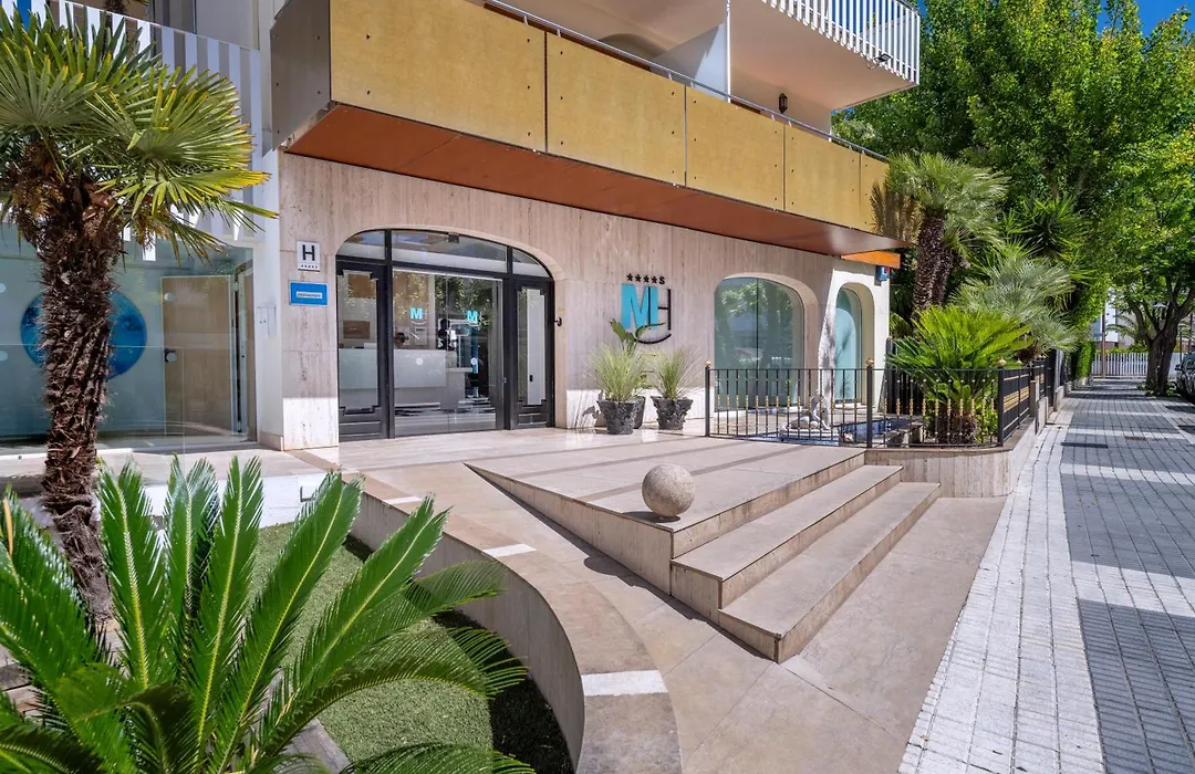 Monica Hotel-1