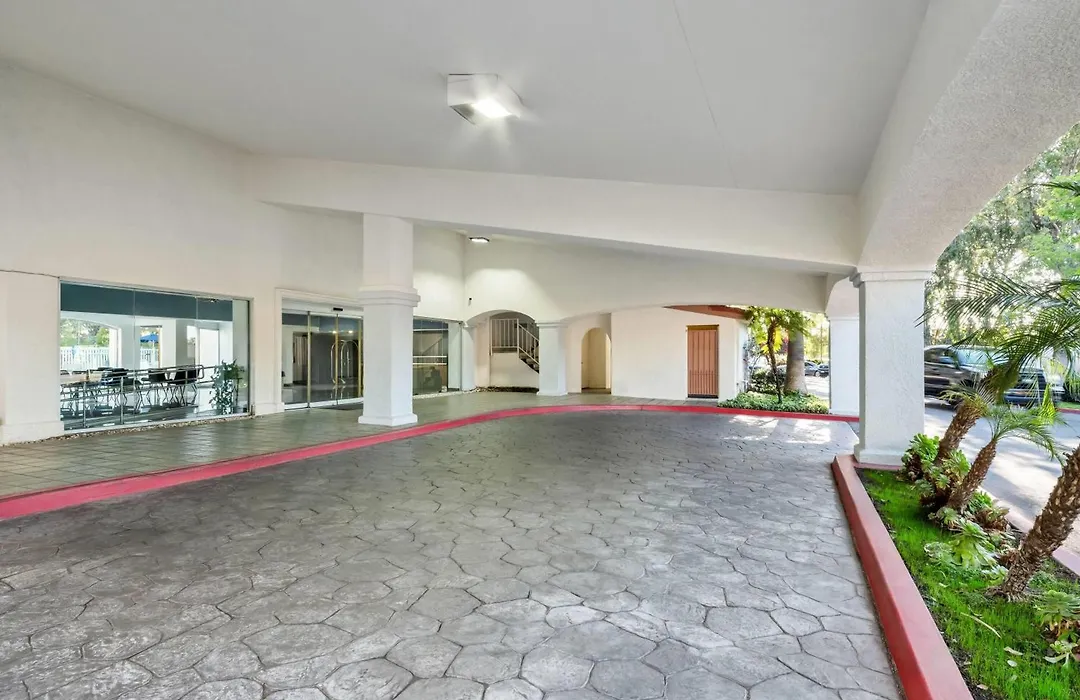 Days Inn By Wyndham Buena Park Anaheim-1