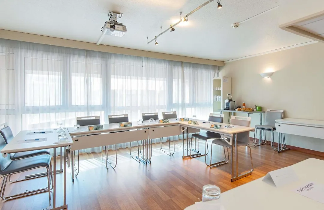ibis Styles Toulon Centre Port-1