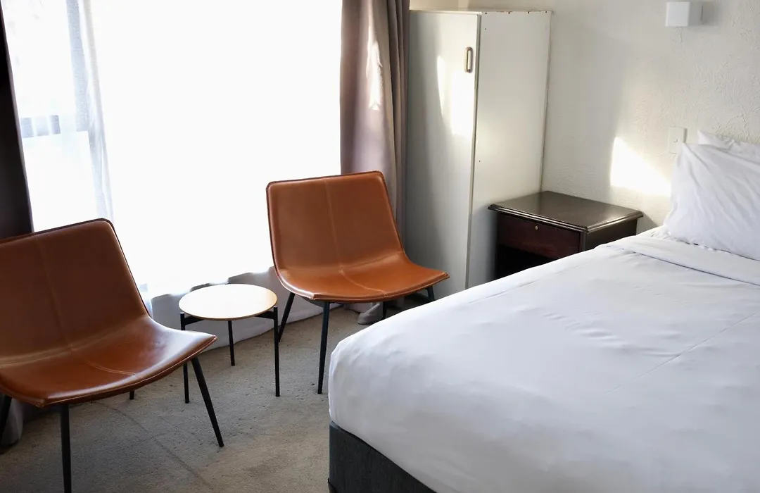 Alpers Lodge & Conference Centre-1