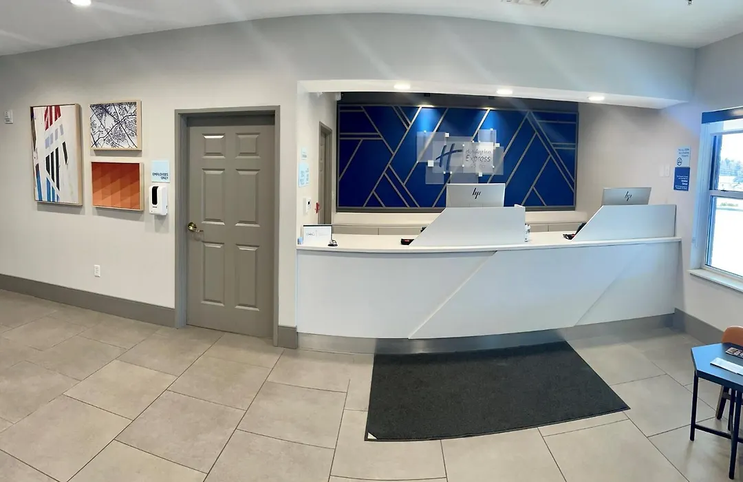 Holiday Inn Express & Suites Marquette By Ihg-1