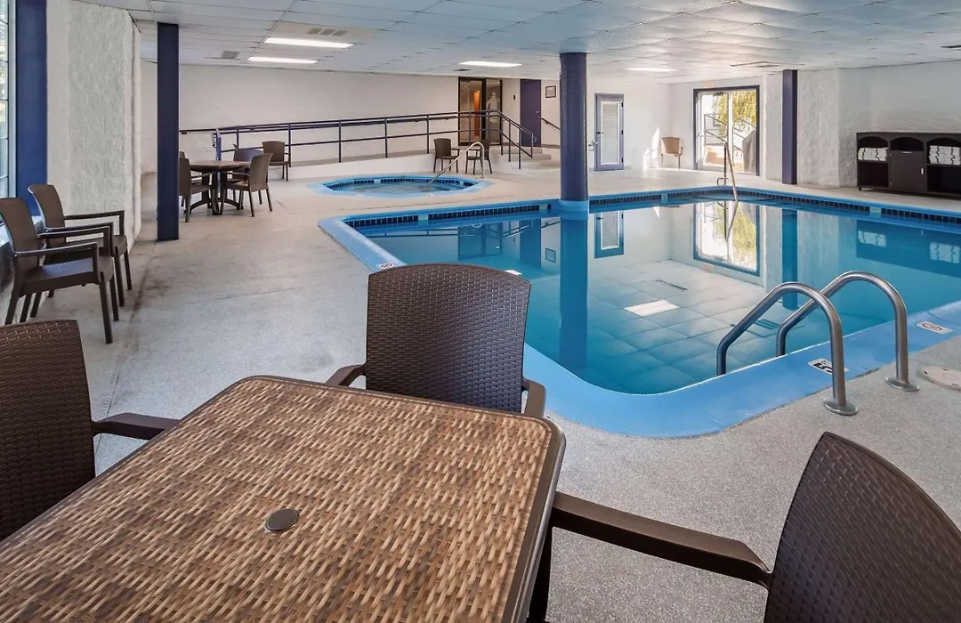 Charlevoix Inn & Suites Surestay Collection By Best Western-1