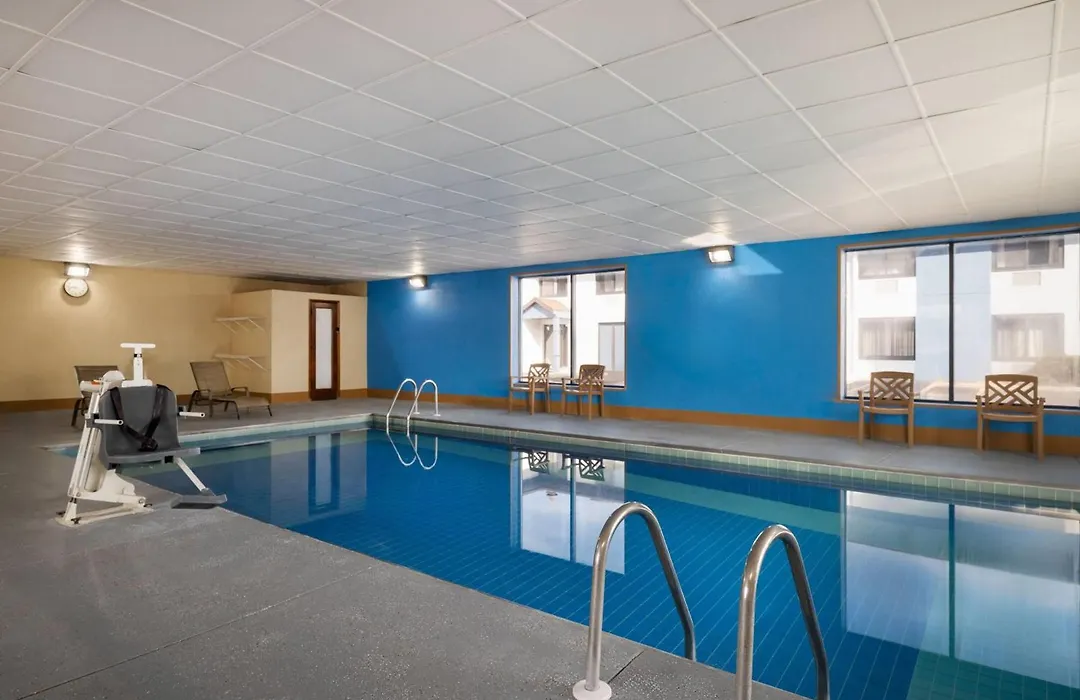 Baymont By Wyndham Waukesha-1