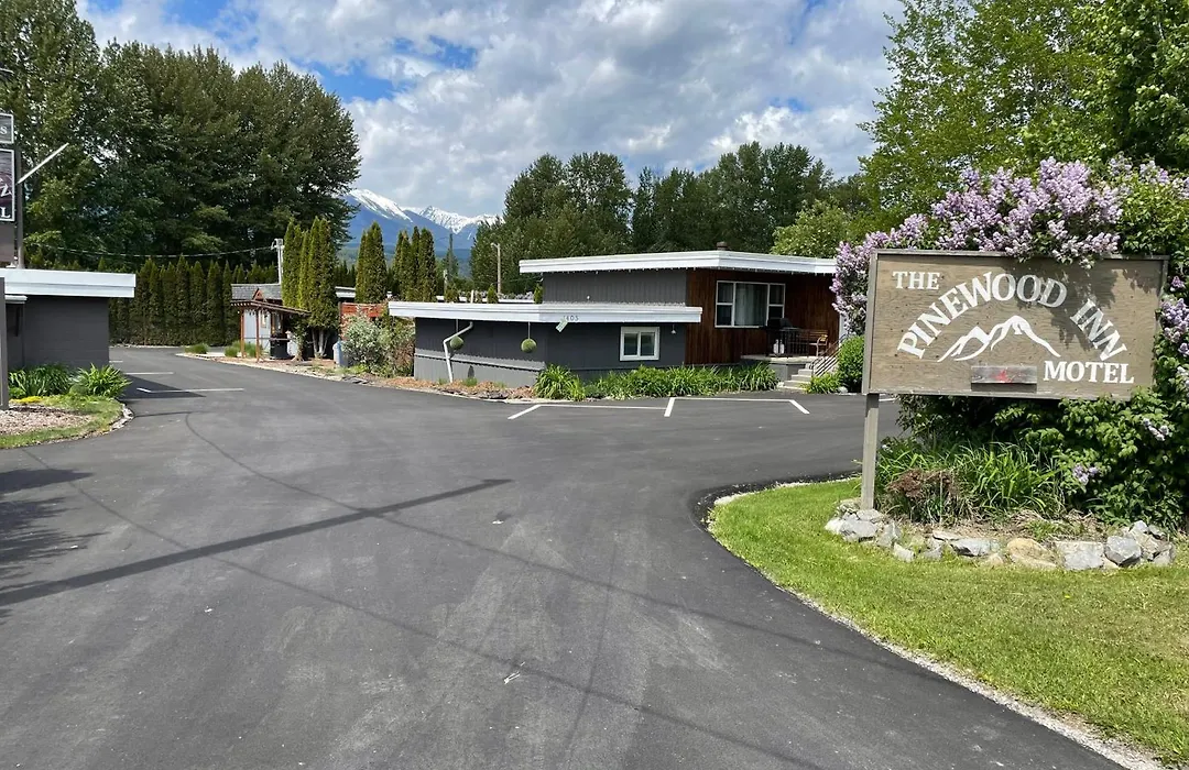 Pinewood Inn-1