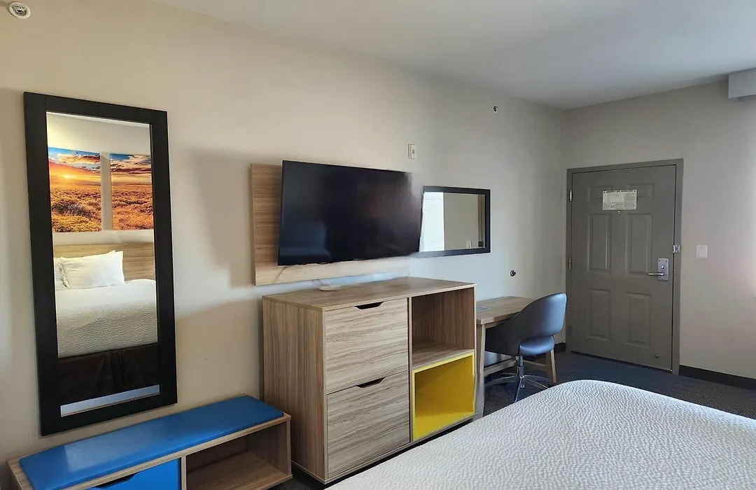 Days Inn & Suites By Wyndham Katy-1