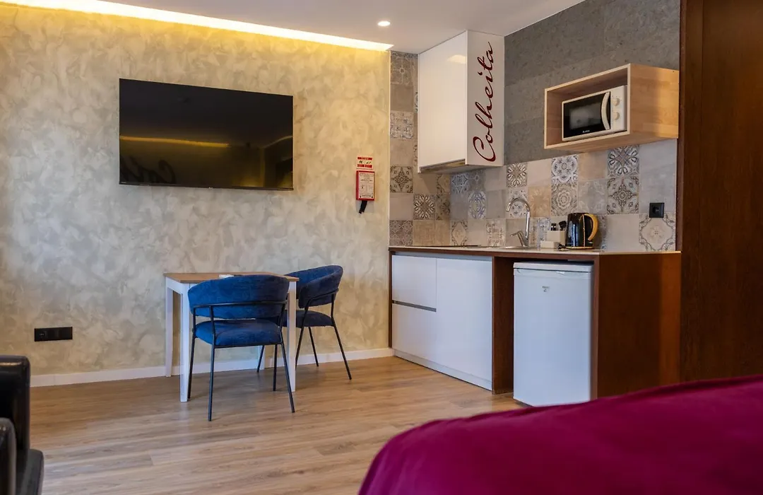 Lounge Inn Guest House-1