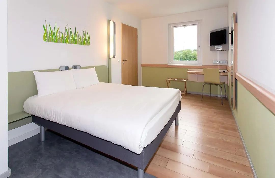 Ibis Budget Augsburg City-1