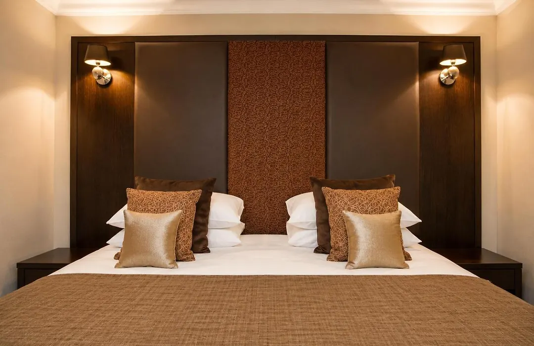 The Popinjay Hotel-1