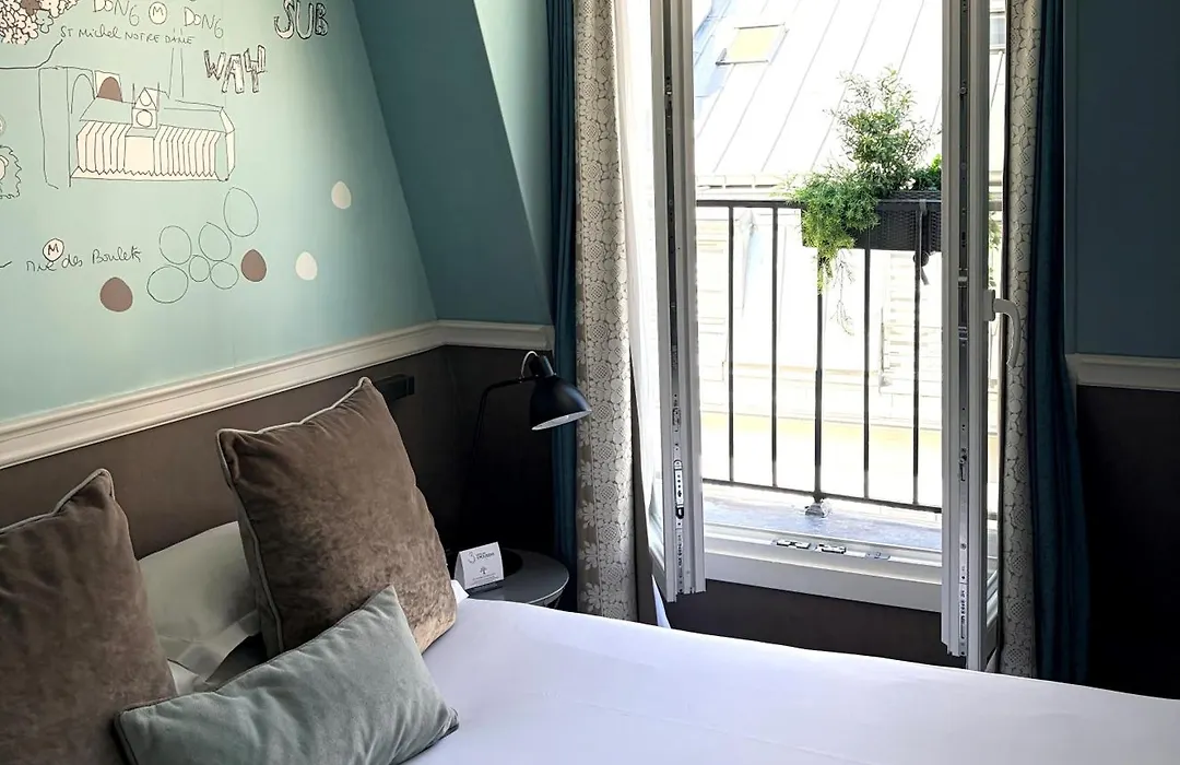 Hotel Des 3 Poussins-1