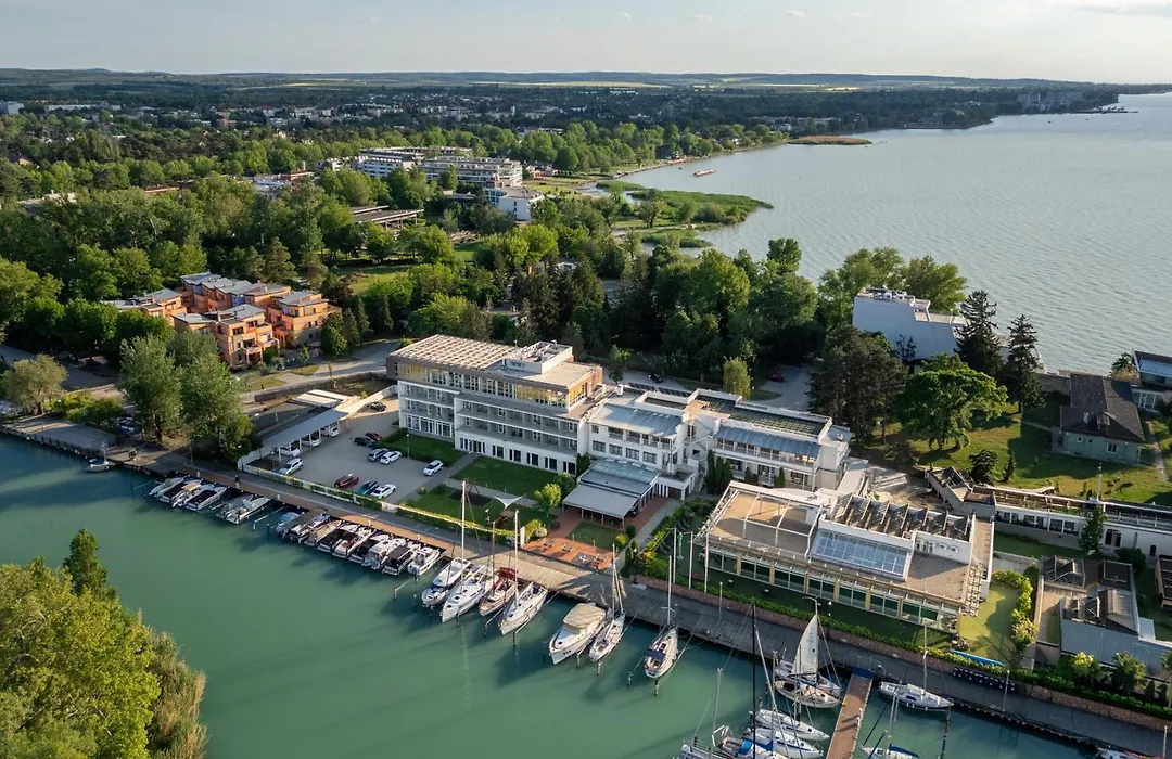 Hotel Yacht Wellness & Business-1