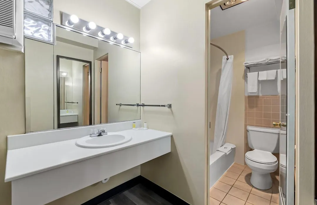 Travelodge By Wyndham Rapid City-1