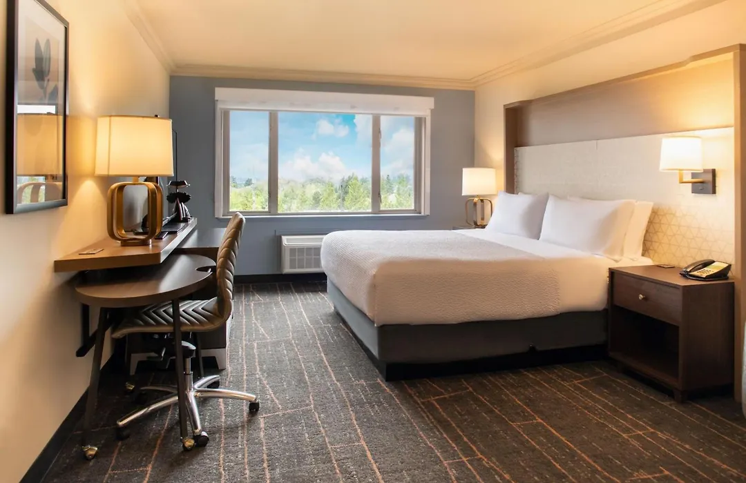 Holiday Inn Victoria - Elk Lake By Ihg-1