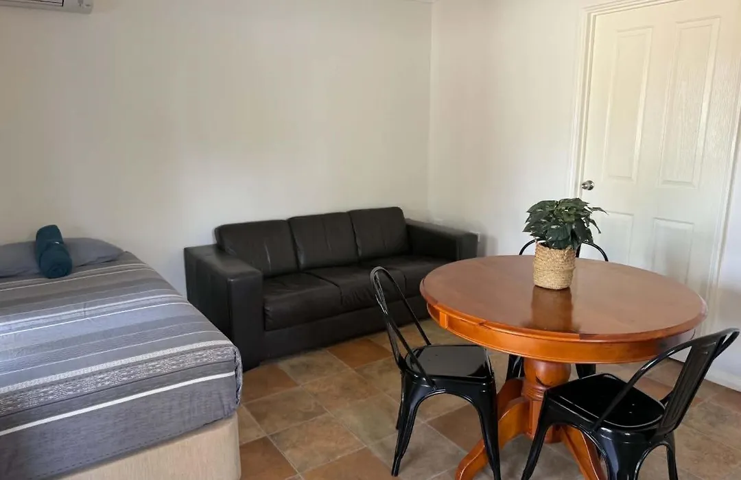 Pinjarra Caravan Park And Cabins-1