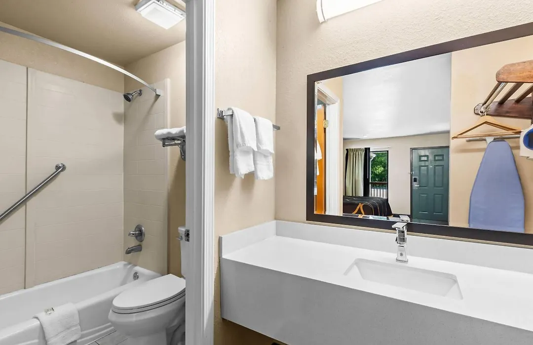 Super 8 By Wyndham Acworth/Atlanta Area-1