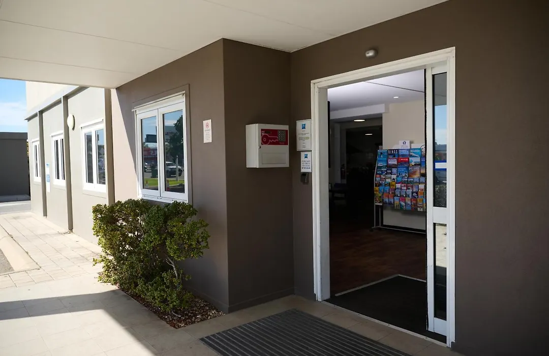 Ibis Budget Perth Airport-1