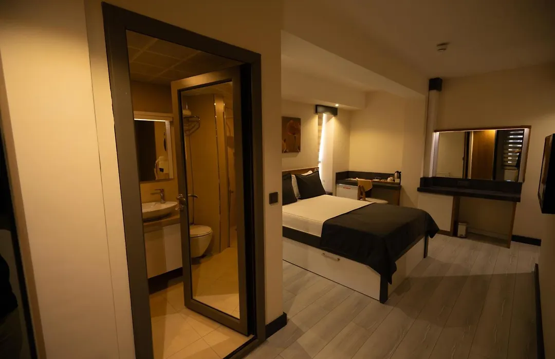 Devin Otel-1