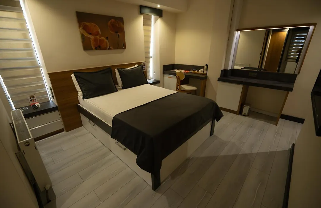 Devin Otel-1