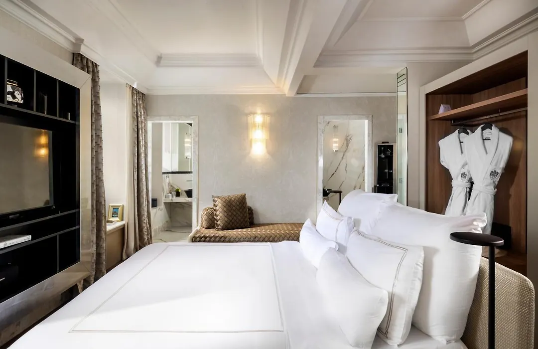 Hotel Palazzo Manfredi - Small Luxury Hotels Of The World-1