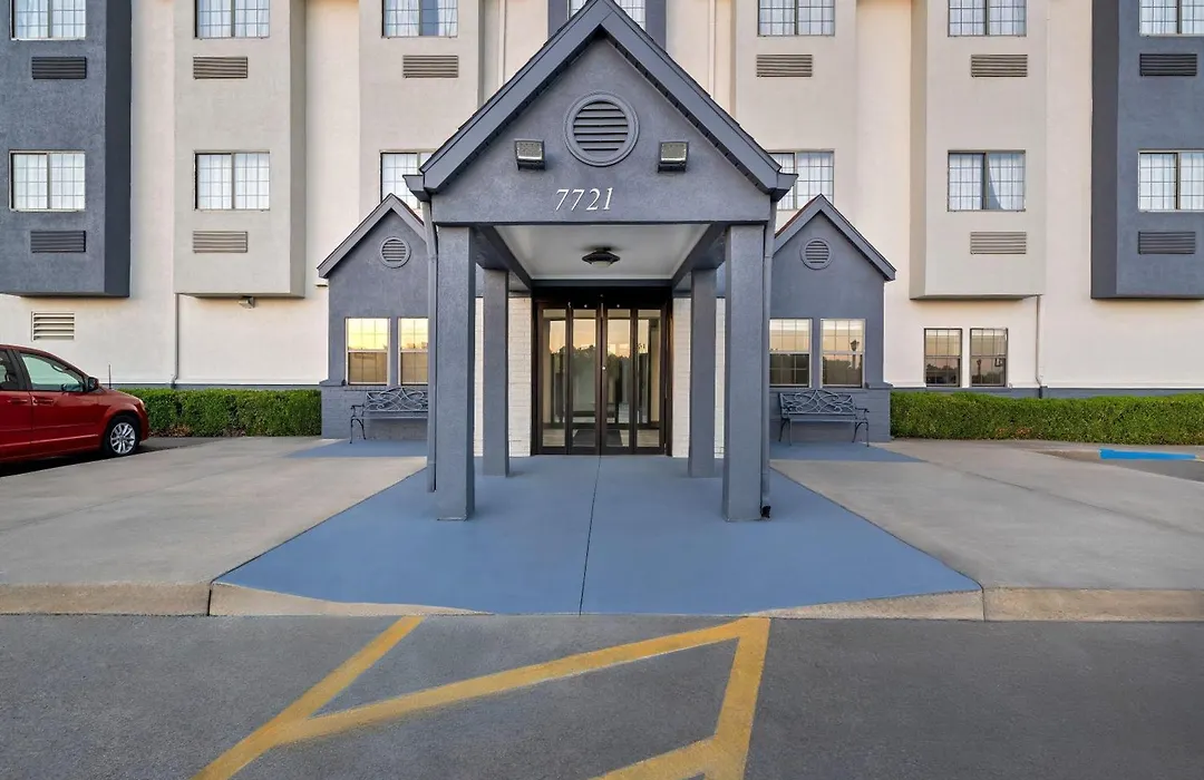 Days Inn By Wyndham Near Kansas Speedway-1