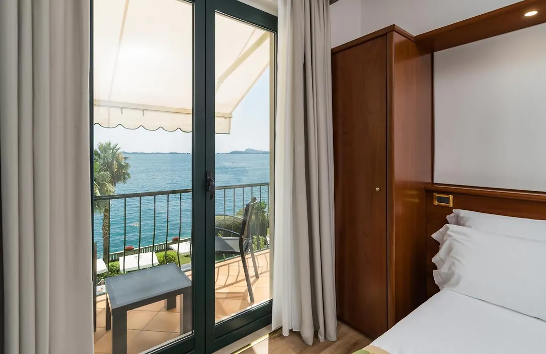 Hotel Villa Capri-1