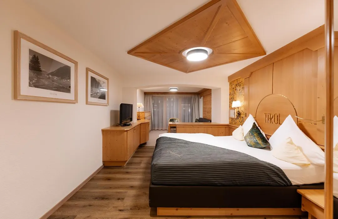 Hotel Tirol-1