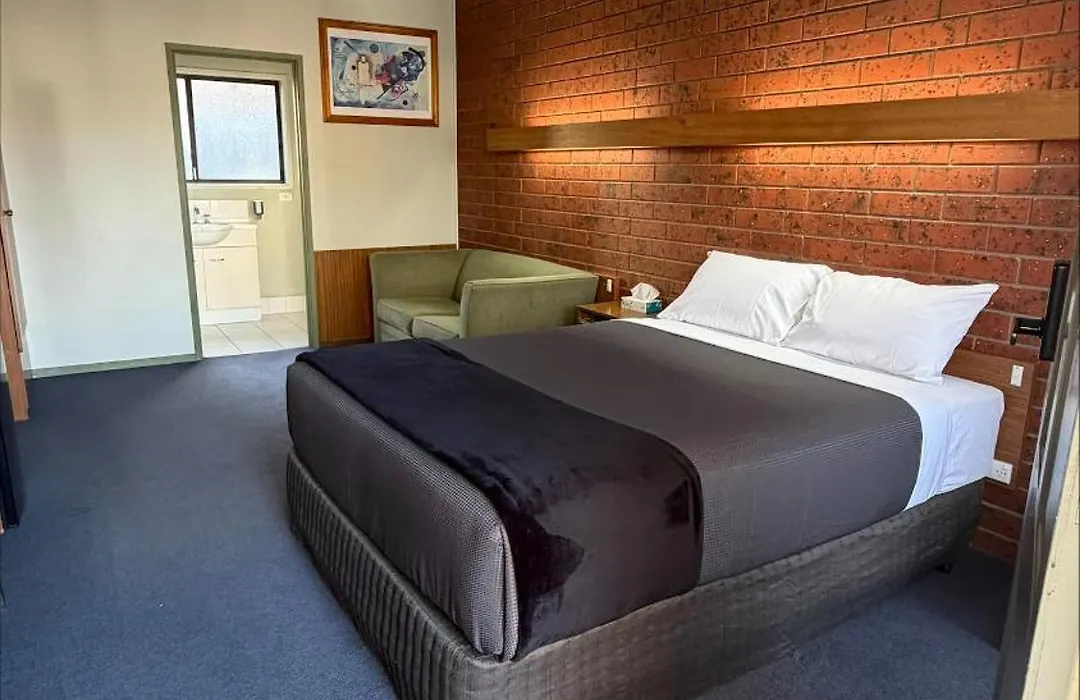 Abbotswood Motor Inn-1
