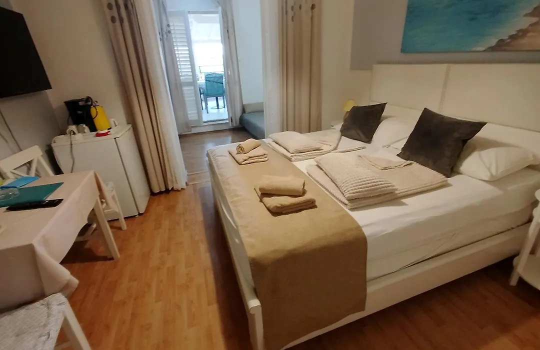 Rooms And Apartments Palma B&B-1