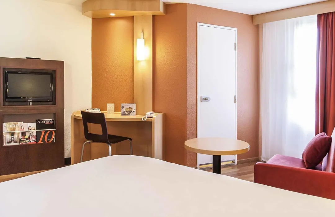 Ibis Poitiers Centre-1