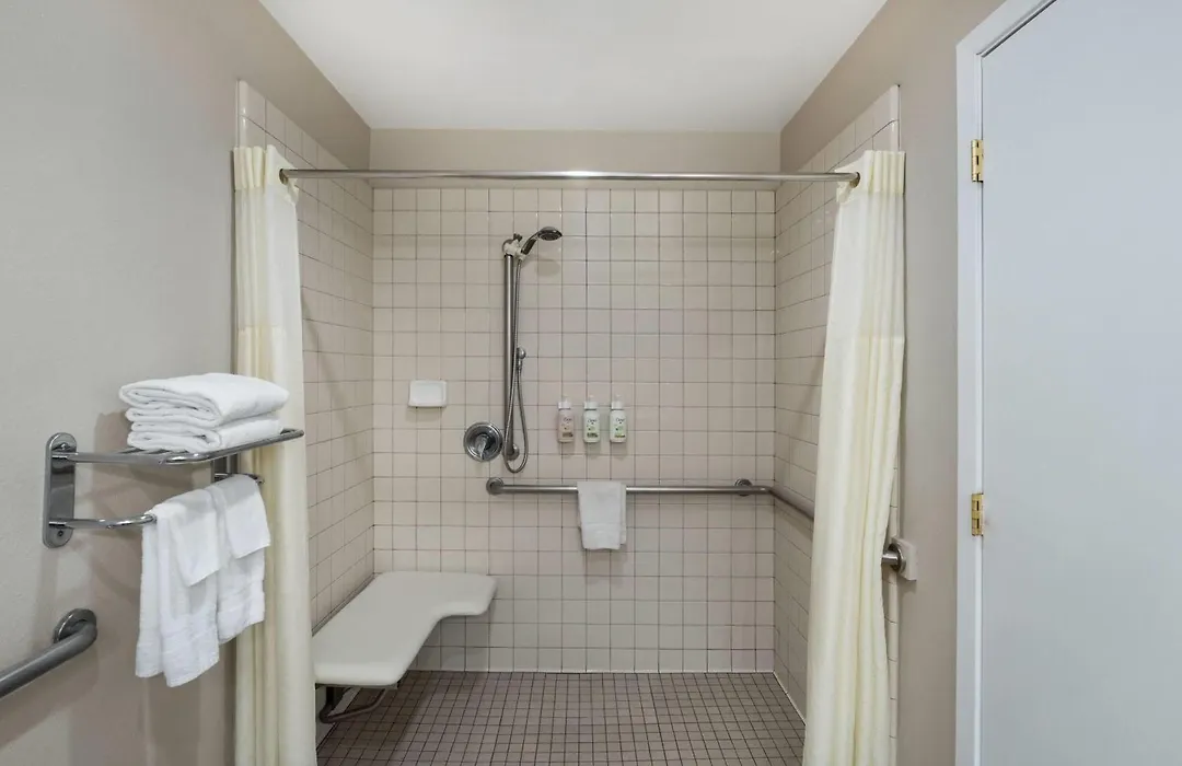 Ramada Bayside Inn & Suites Eureka-1