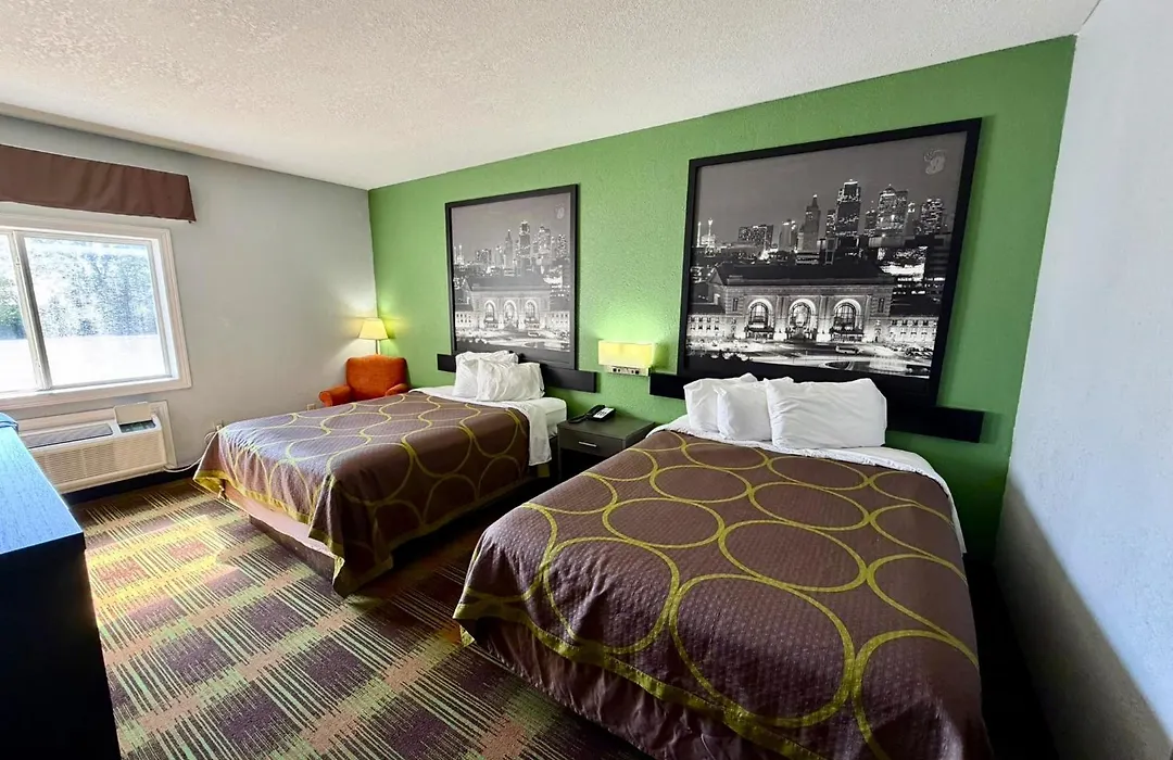 Super 8 By Wyndham Sweet Springs-1