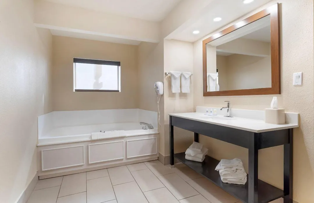 Comfort Inn Ebensburg-1