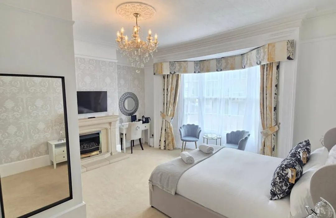 Beaufort Lodge - Central Location & Free Parking-1