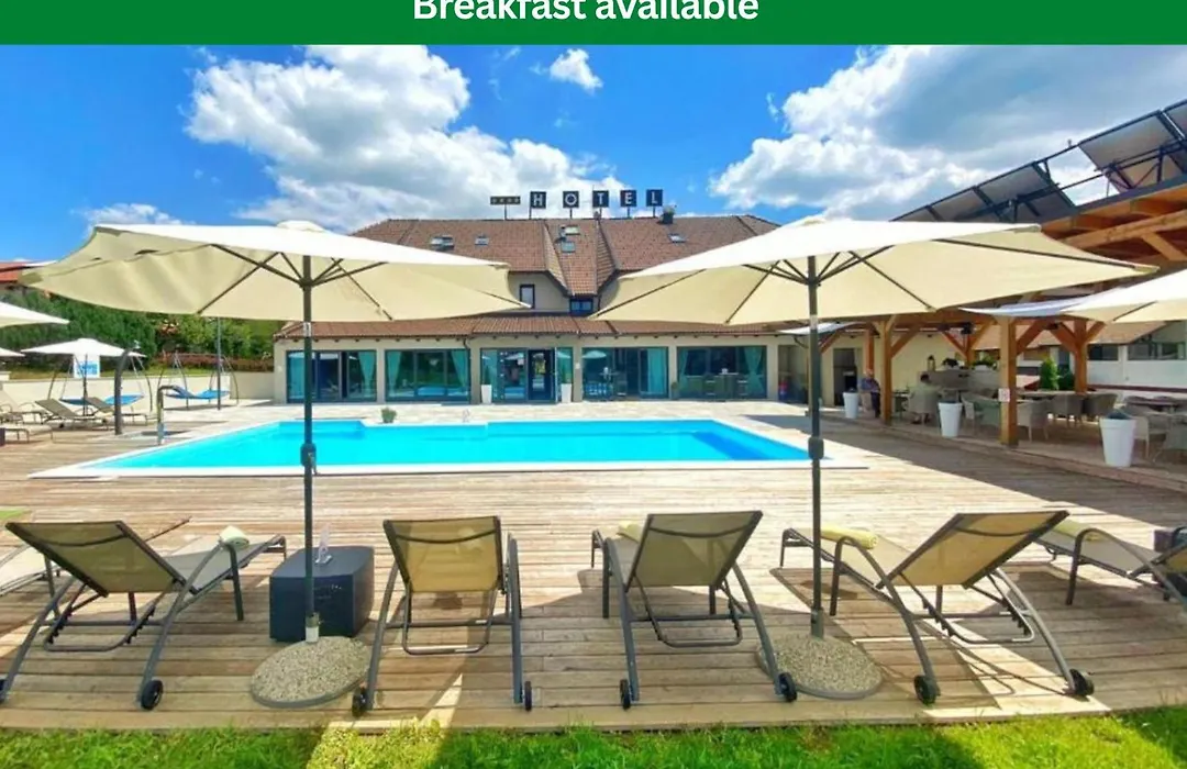 16 Lakes Hotel-1