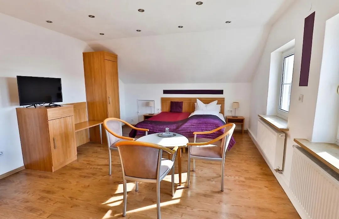 Hotel Hecht Garni-1