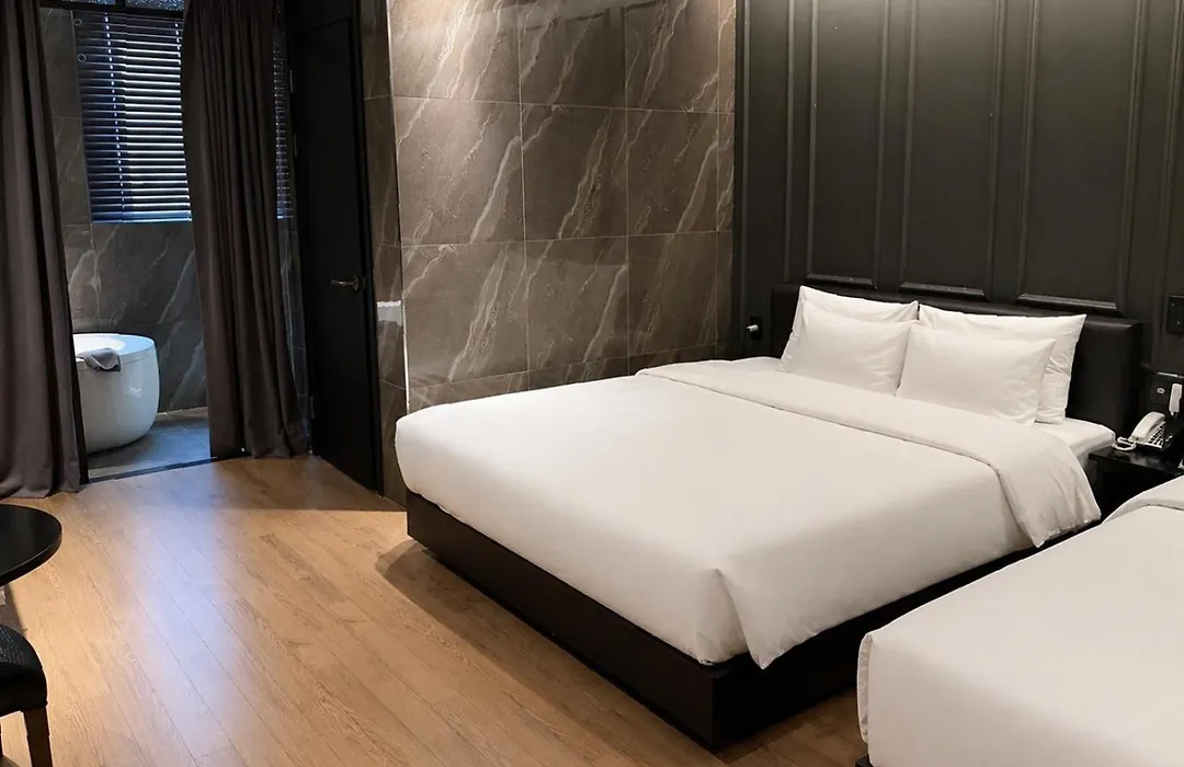 Hotel Wanted-1