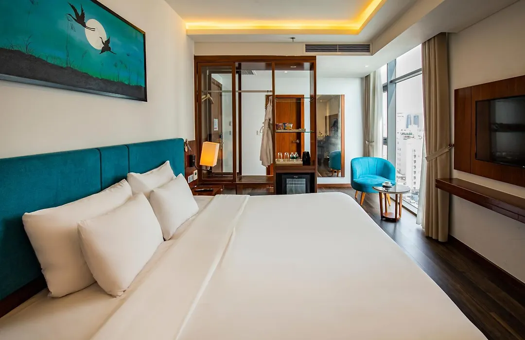 Maximilan Danang Beach Hotel-1