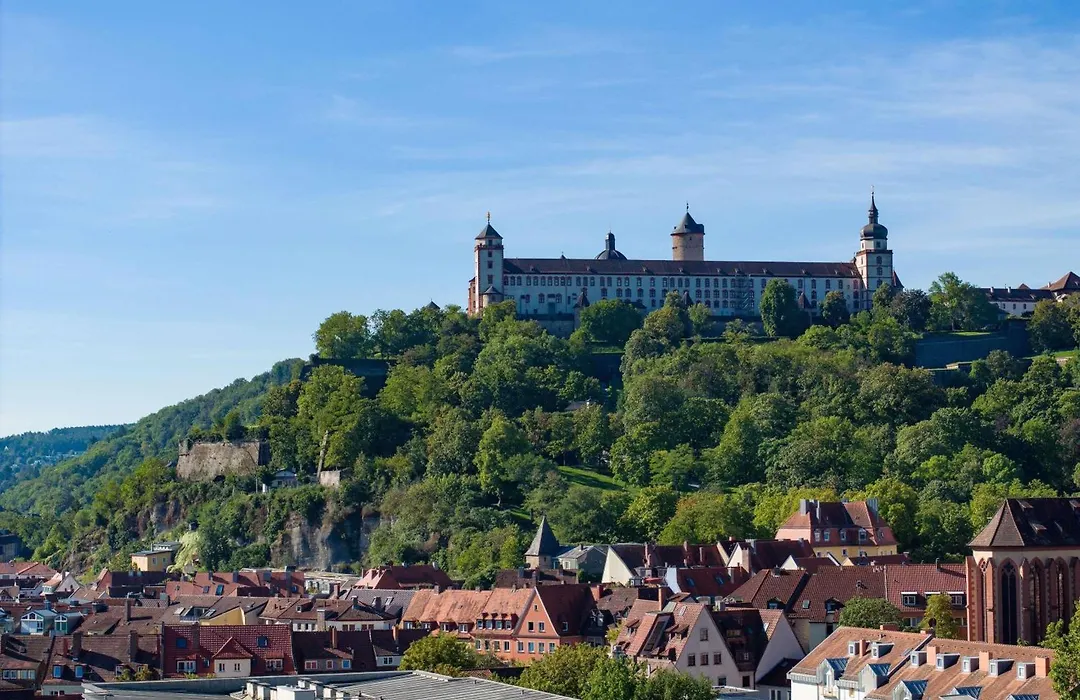 Mercure Hotel Würzburg am Mainufer-1