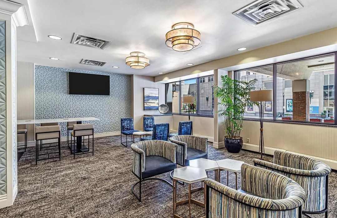 Doubletree By Hilton Milwaukee Downtown-1