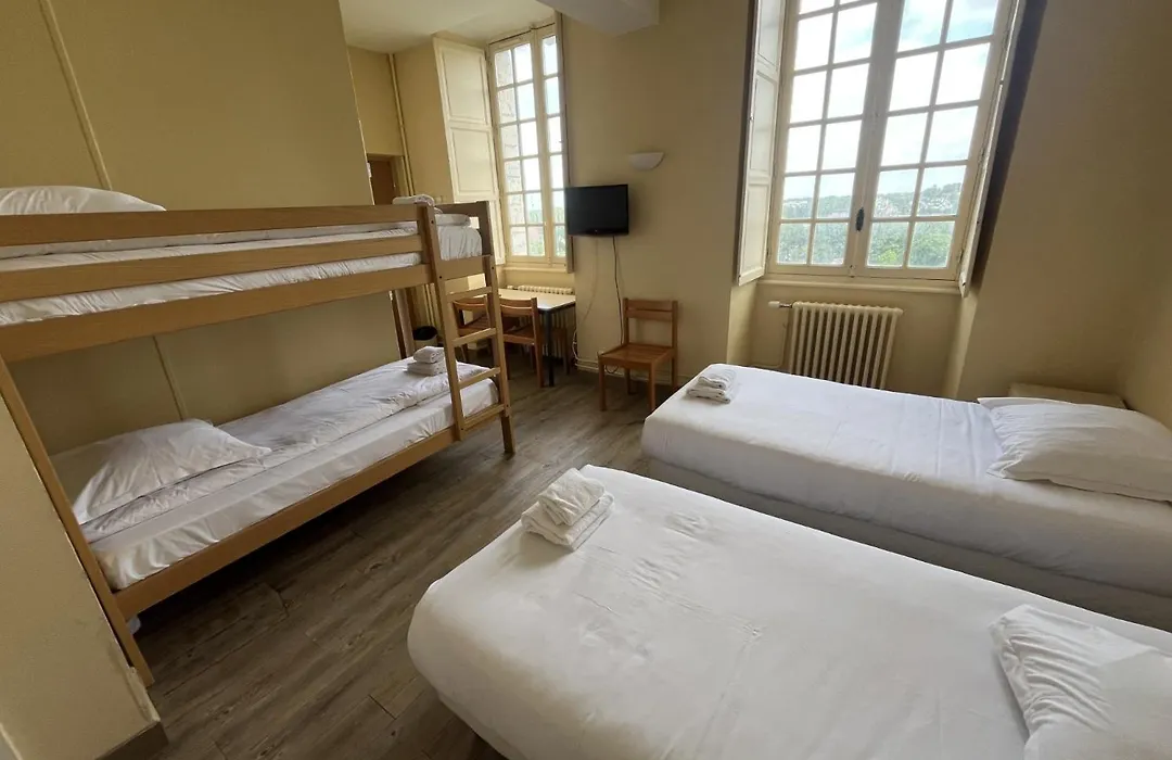 Hotellerie Saint Yves-1