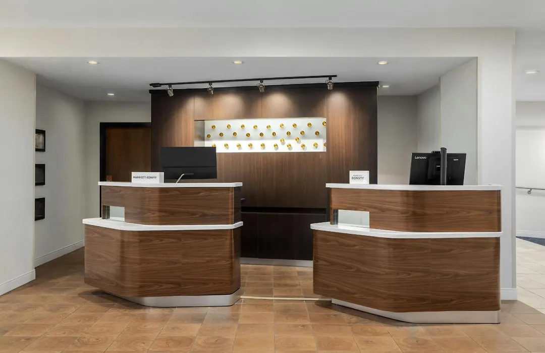 Courtyard By Marriott Dallas-Fort Worth/Bedford-1