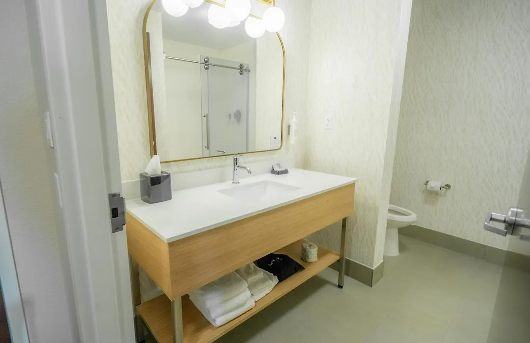 Hampton Inn & Suites Mission-1