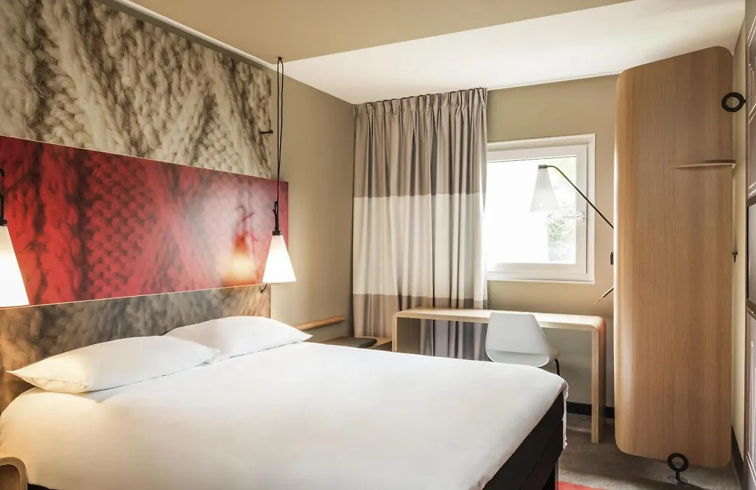Ibis Honfleur-1