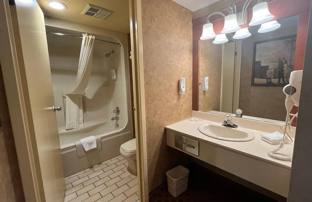 Quality Inn & Suites Bay Front-1