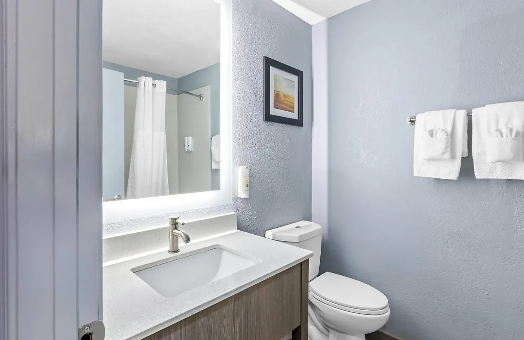 Quality Inn Shawnee North I-40-1