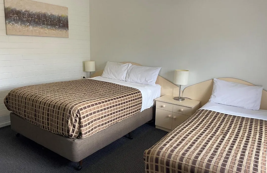 Ambassador Motor Inn-1