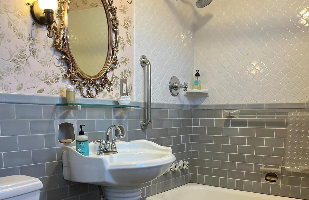 Munroe Inn Boutique Hotel-1