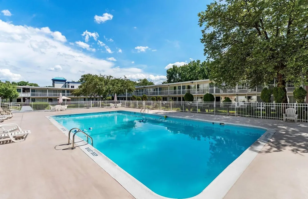 Howard Johnson By Wyndham Albany-1