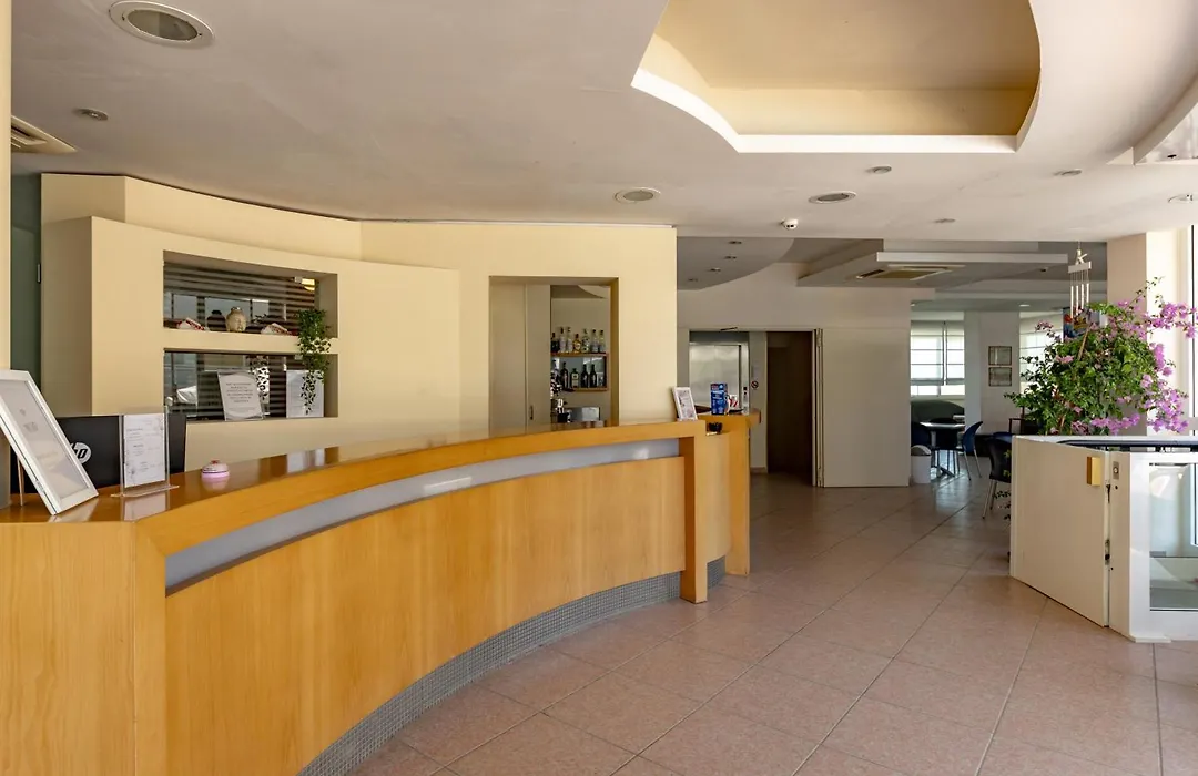 Hotel Man-1