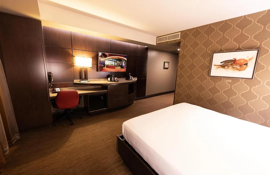 Cherokee Casino Hotel Roland-1